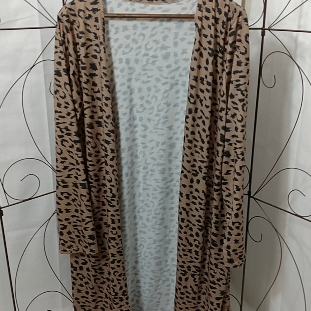 ✨HP✨ Knee Length Leopard Print Cardigan - Picture 7 of 8